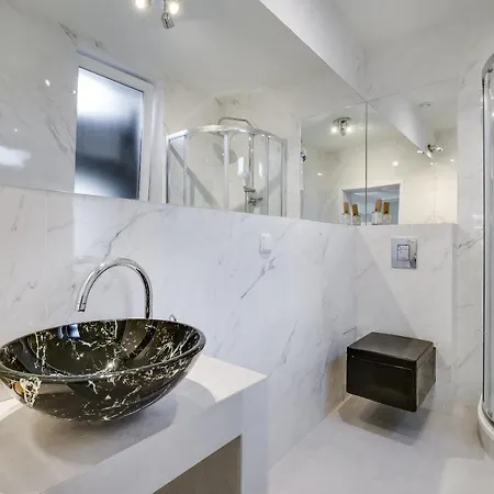 Savoy Mariacka アパートホテル 3*