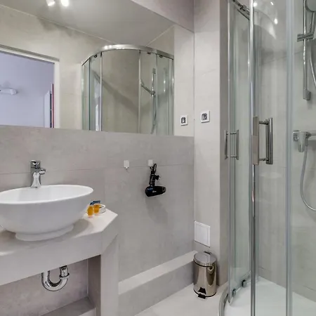 Savoy Mariacka アパートホテル 3*